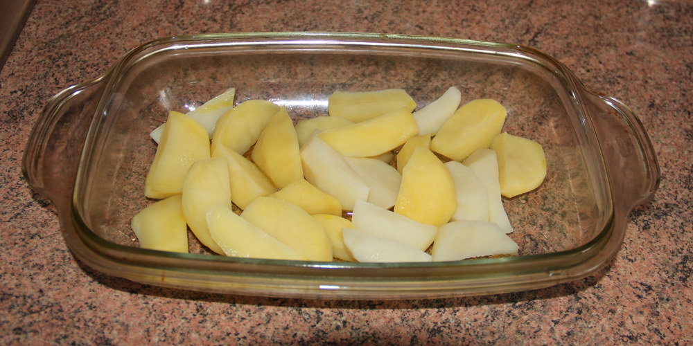 Картопля по-селянськи запечена у духовці