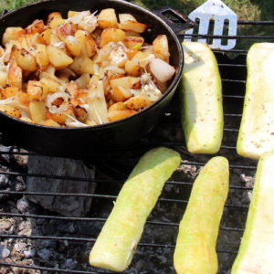 Картопля і кабачки на мангалі