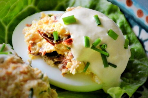 Фаршировані яйця з фетою та в’яленими томатами