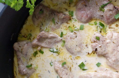 Шинка у вершковому соусі зі сметаною та хроном