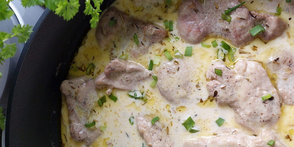 Шинка у вершковому соусі зі сметаною та хроном